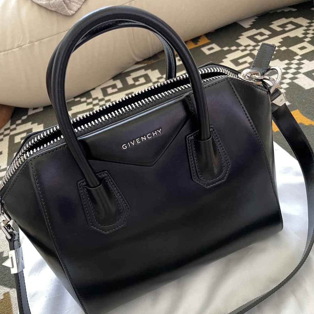 98% 🆕 Givenchy Antigona bag, small size